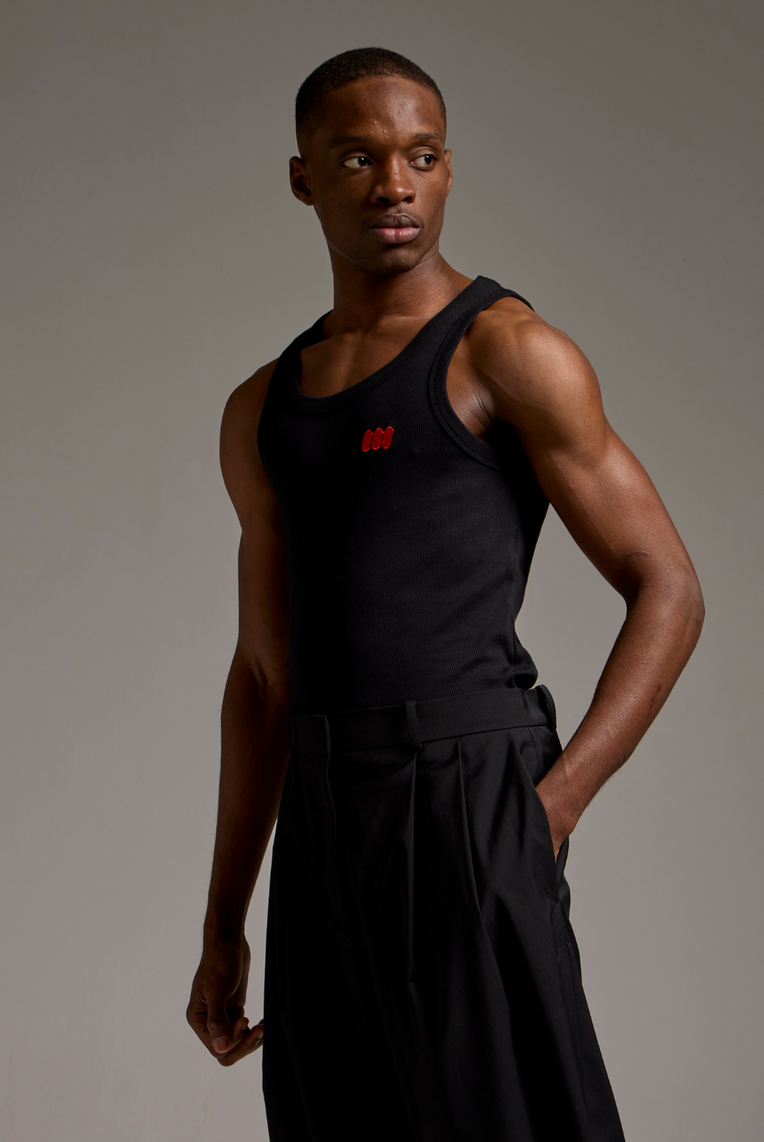 BLACK TANK TOP