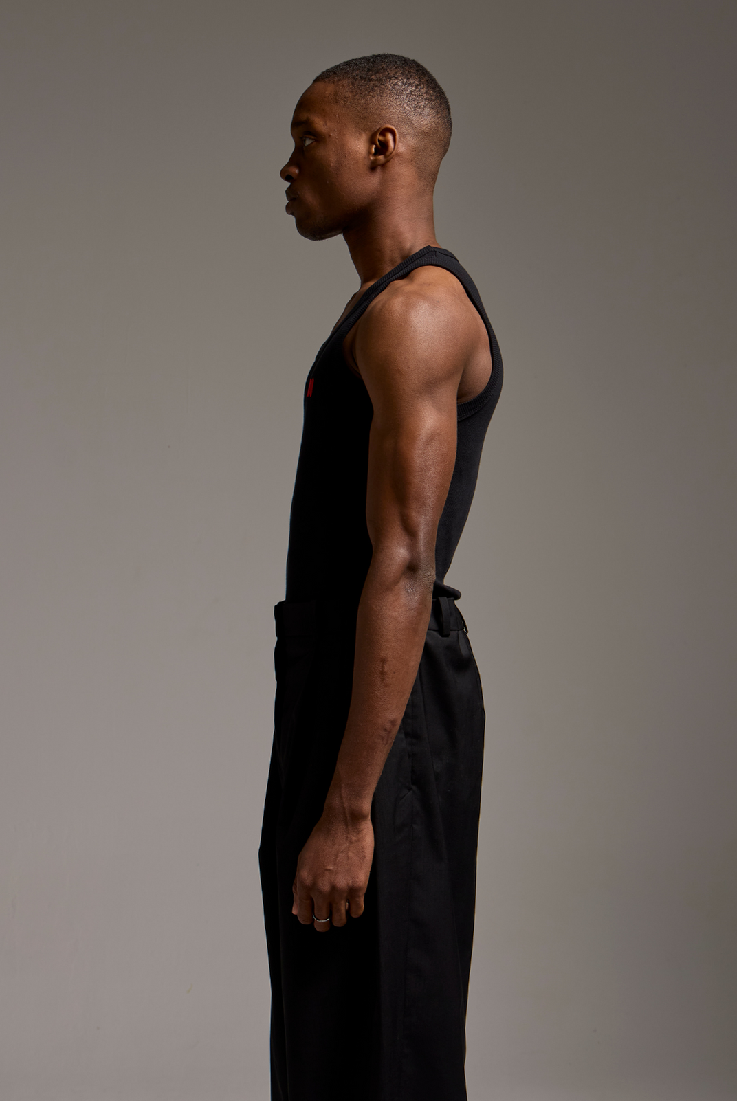 BLACK TANK TOP